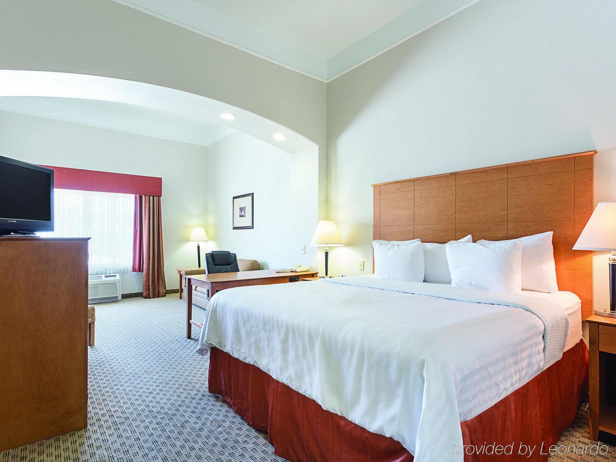 Baymont Inn & Suites ברנהאם מראה חיצוני תמונה