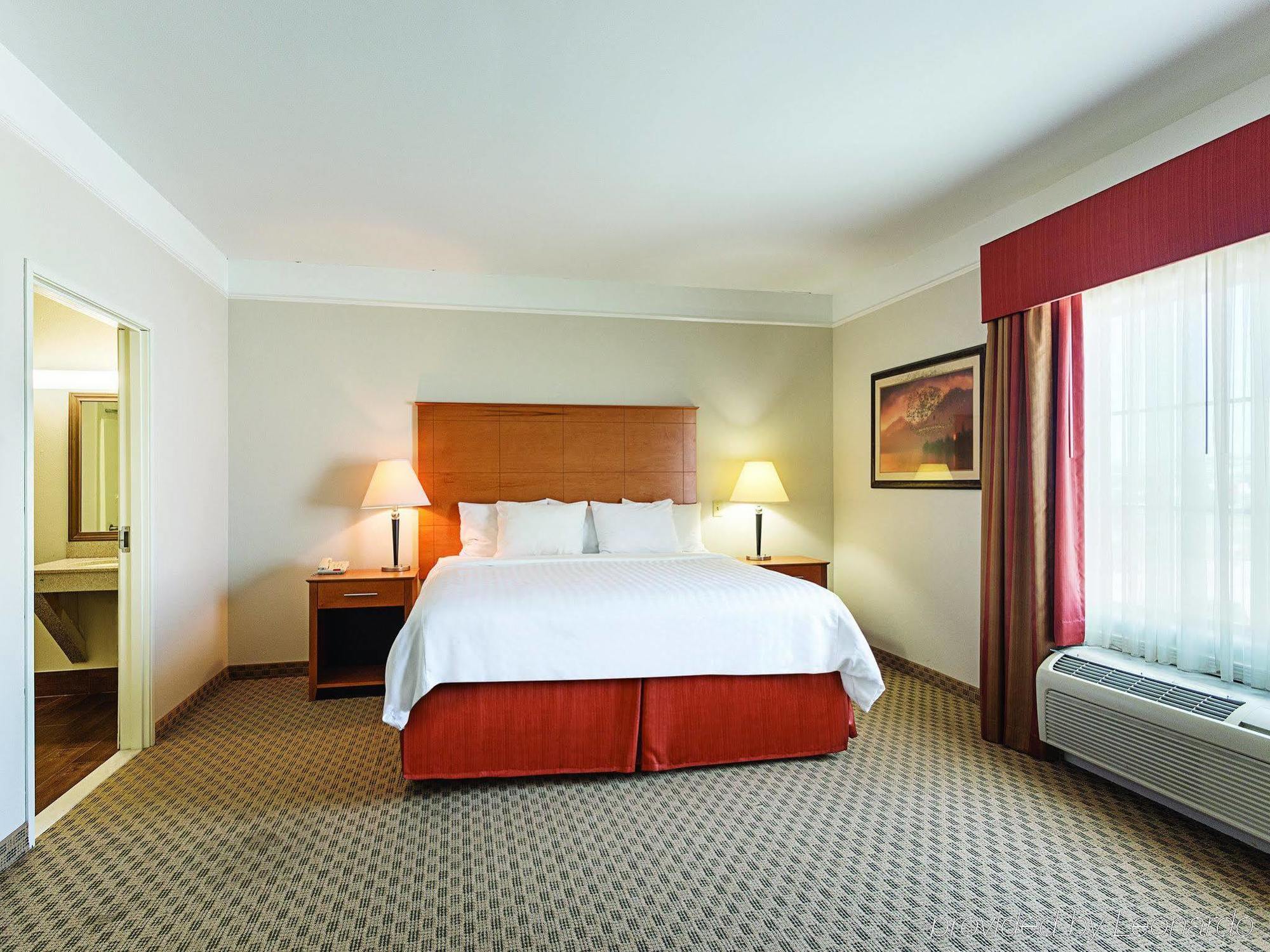 Baymont Inn & Suites ברנהאם מראה חיצוני תמונה