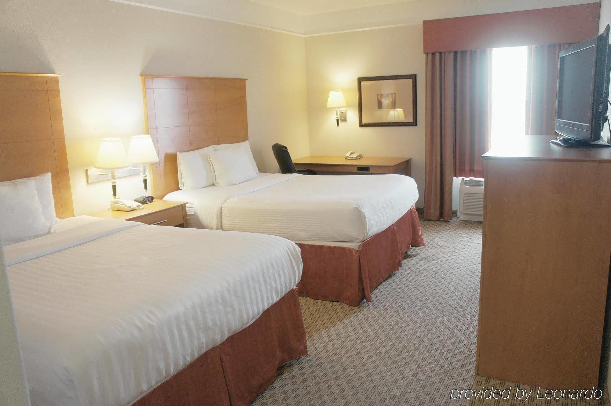 Baymont Inn & Suites ברנהאם מראה חיצוני תמונה