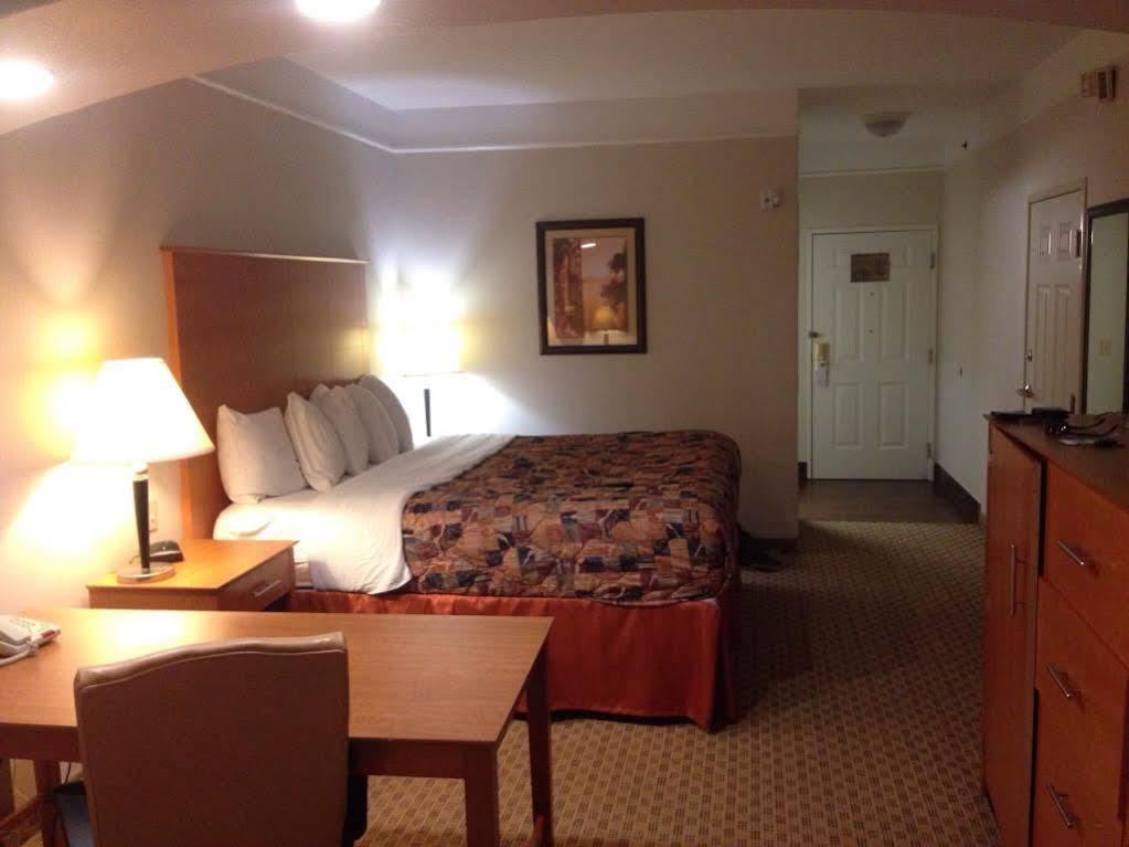 Baymont Inn & Suites ברנהאם מראה חיצוני תמונה