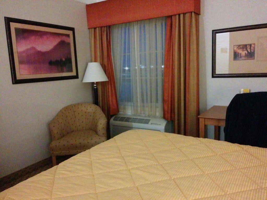 Baymont Inn & Suites ברנהאם מראה חיצוני תמונה