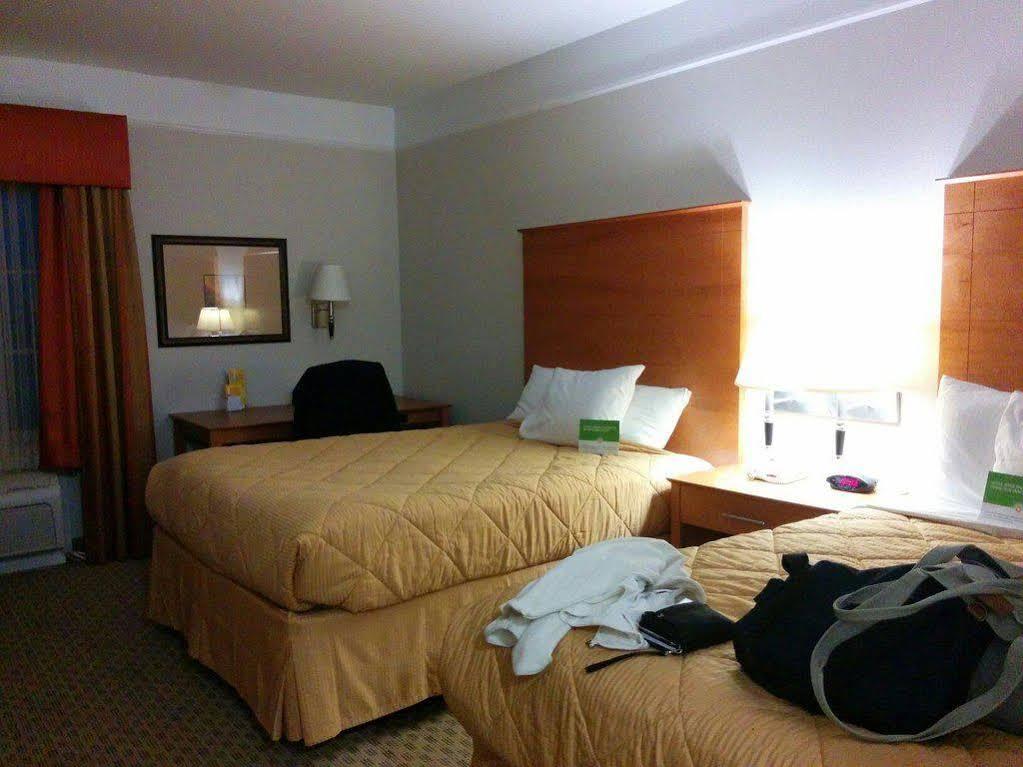 Baymont Inn & Suites ברנהאם מראה חיצוני תמונה
